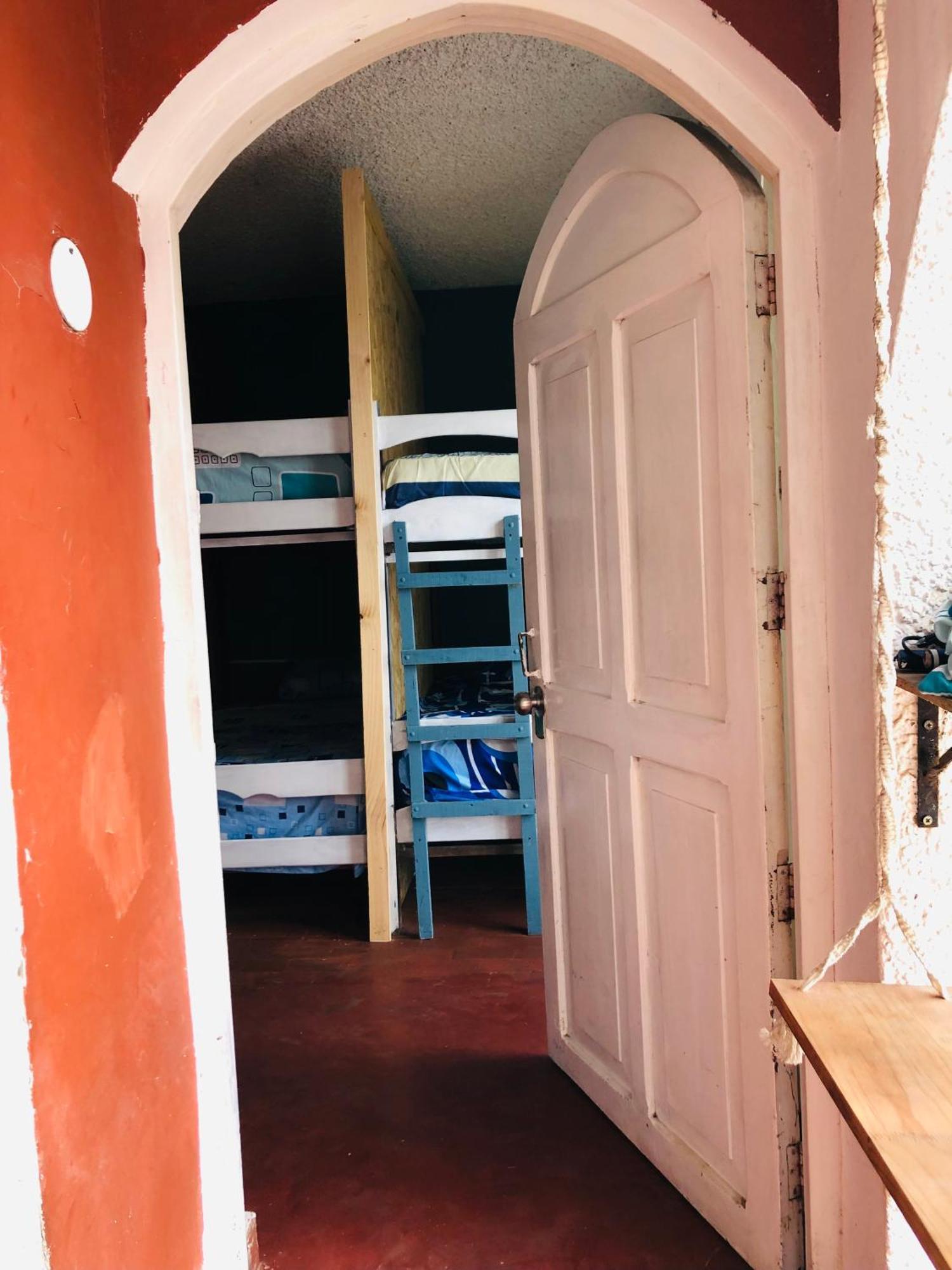 Pointbreak Surf Camp Vandrarhem Huanchaco Rum bild